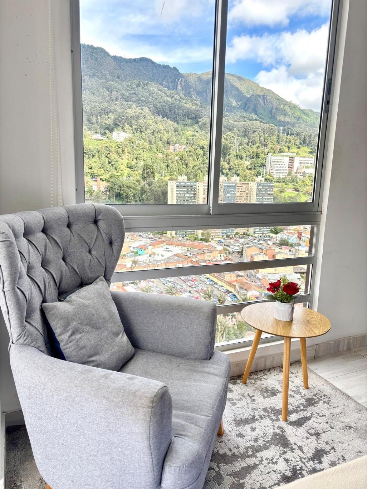 Doble Vista Panoramica Al Cerro De Monserrate Apartamento *