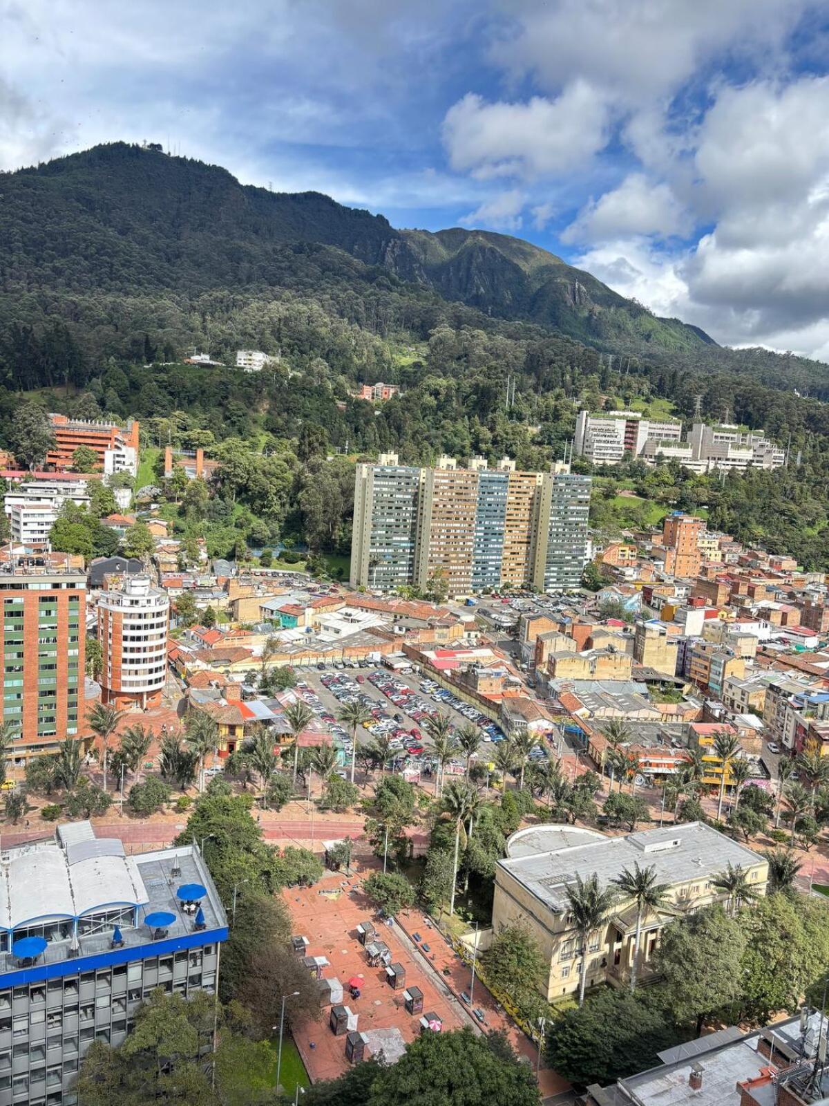 Doble Vista Panoramica Al Cerro De Monserrate Apartamento *
